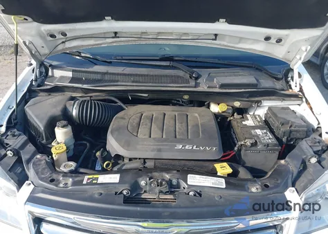 2016 Chrysler Town & Country Touring from USA, damaged, VIN 2C4RC1BG4GR290709